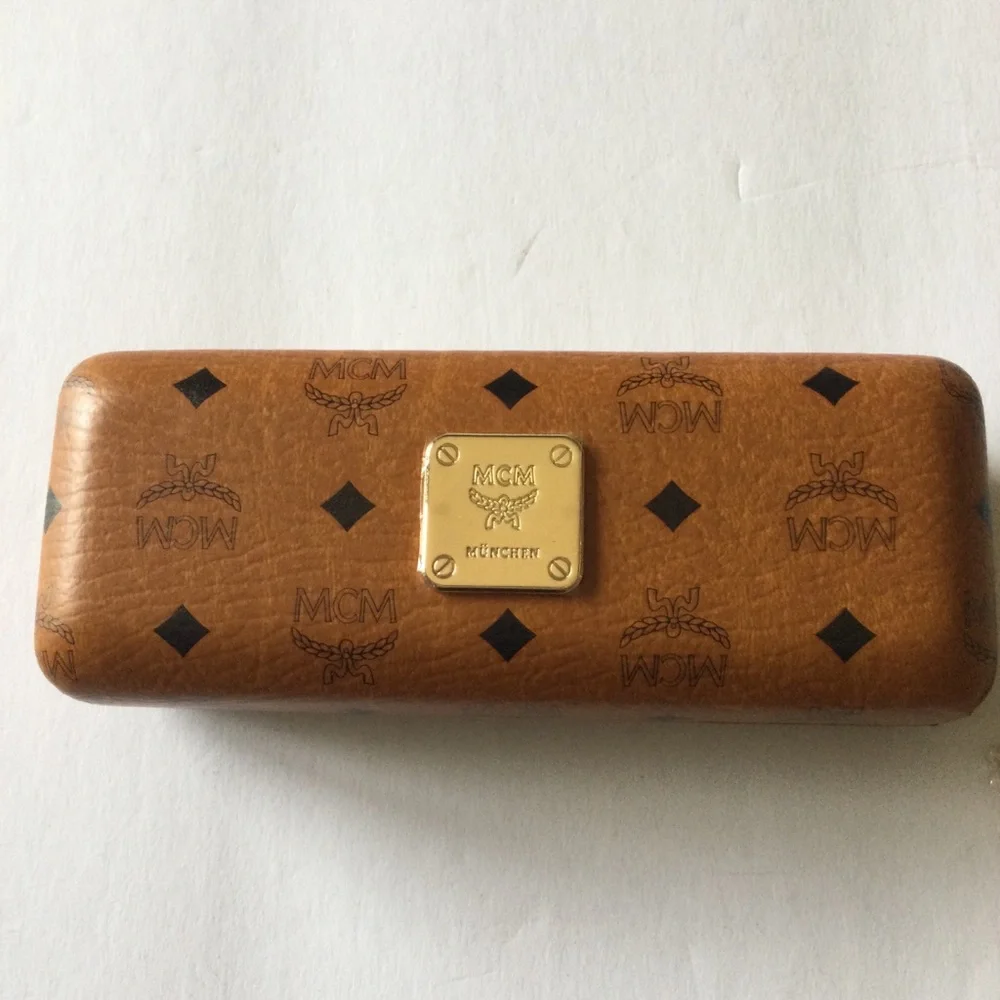 MCM SUNGLASSES OR EYEGLASSES CASE LOGO PRINT AND LOGO PLAQUE CLEANING CLOTH NEW